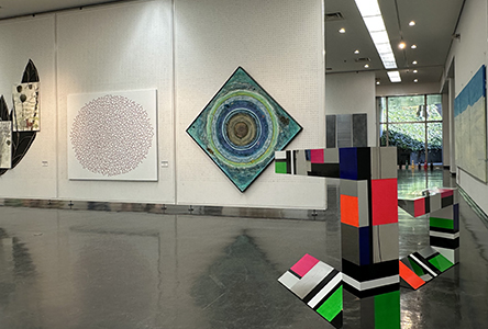 現代美術展会場