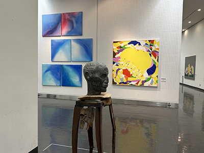 現代美術展会場