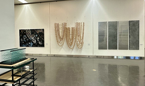 現代美術展会場